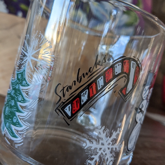 Pair of Vintage Starbucks Christmas mugs - Picture 4 of 4
